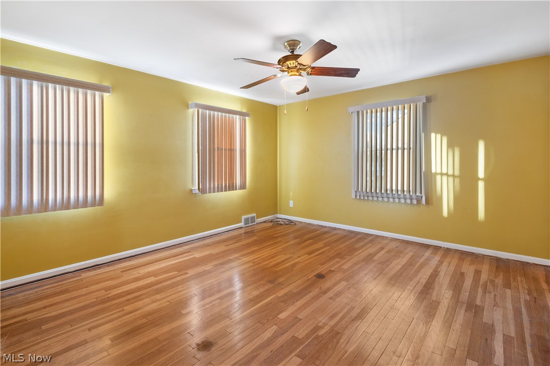 4028 Charlton Road Cleveland, OH 44121 - Photo 20 of 24