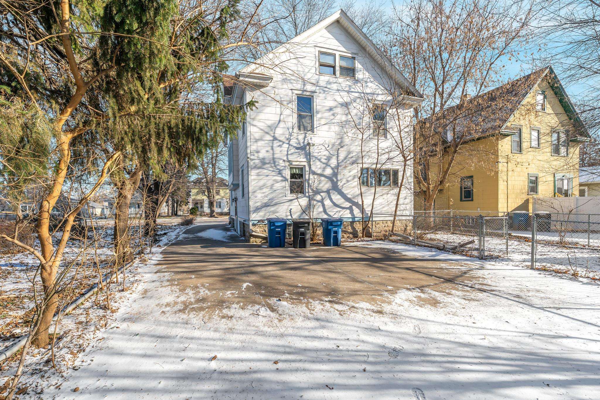 1641 Jackson Street Oshkosh, WI 54901 - Photo 2 of 28