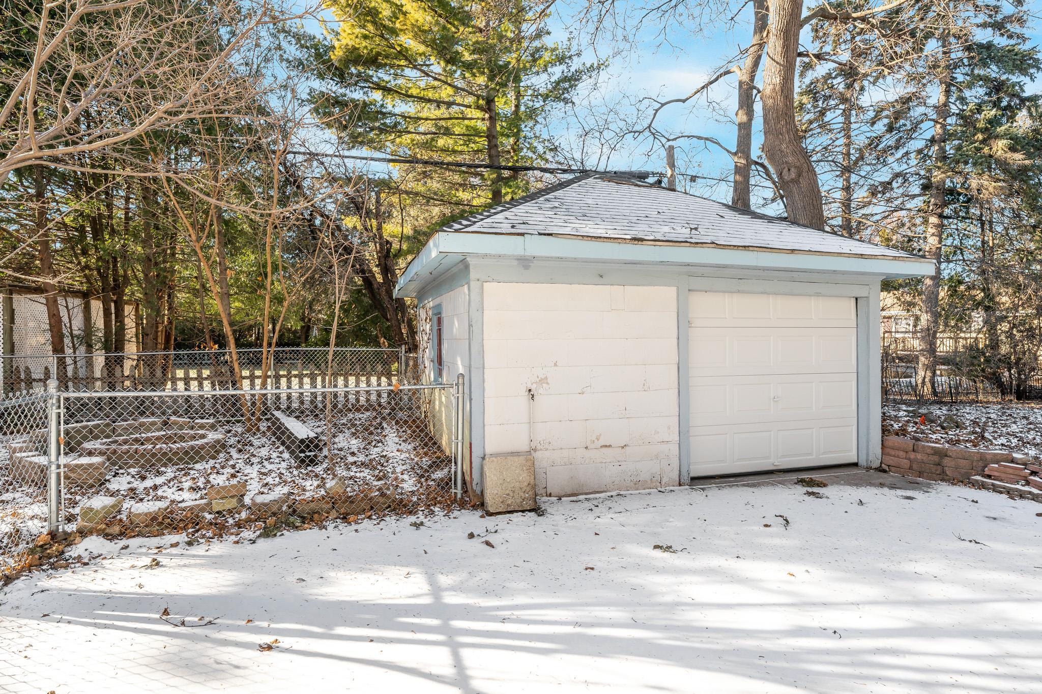 1641 Jackson Street Oshkosh, WI 54901 - Photo 23 of 28