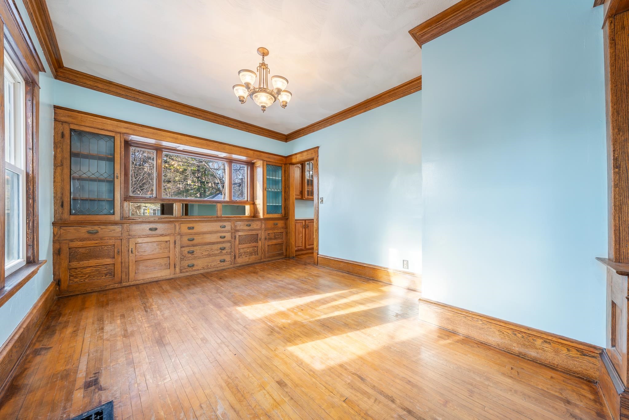 1641 Jackson Street Oshkosh, WI 54901 - Photo 5 of 28