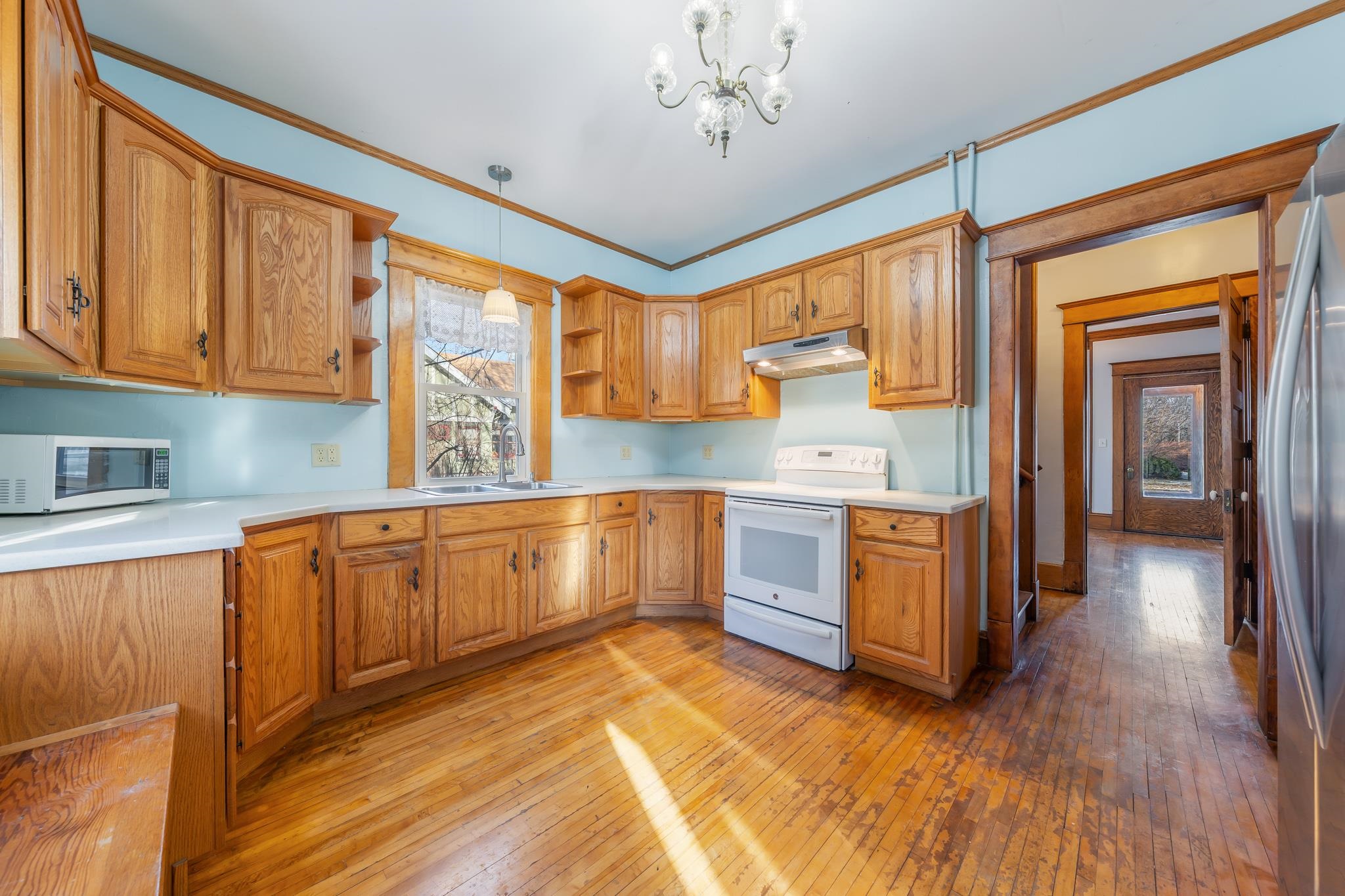 1641 Jackson Street Oshkosh, WI 54901 - Photo 7 of 28