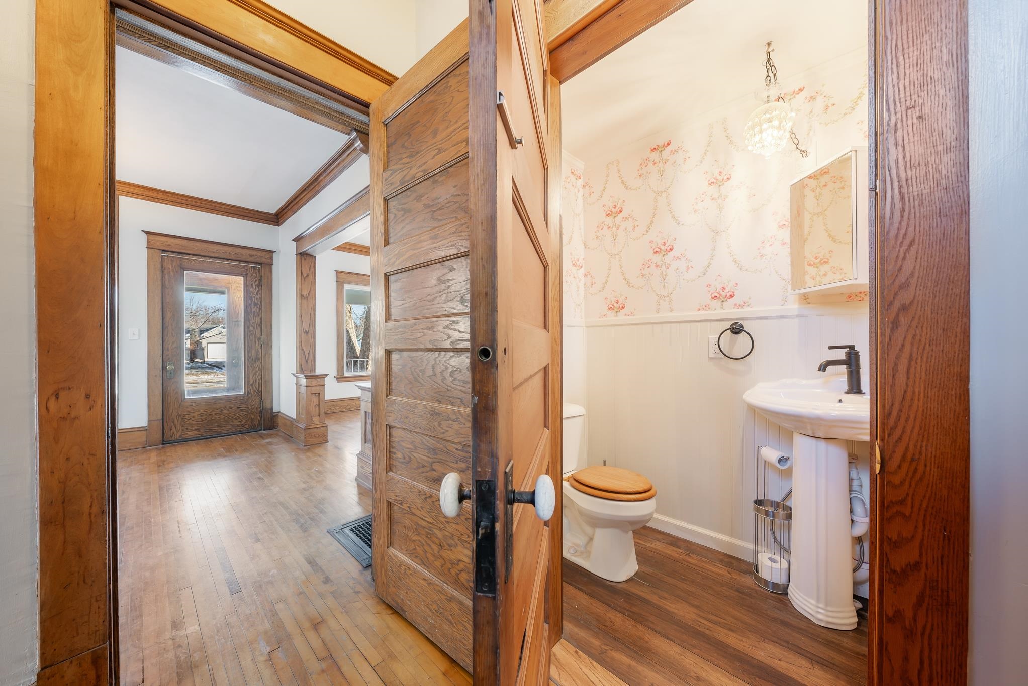 1641 Jackson Street Oshkosh, WI 54901 - Photo 10 of 28