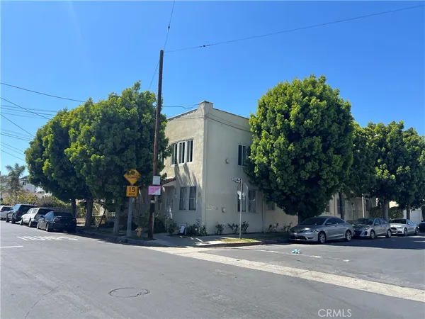 $2,050 | 1557 West 36th Place, Unit 1/2, Los Angeles, CA 90018