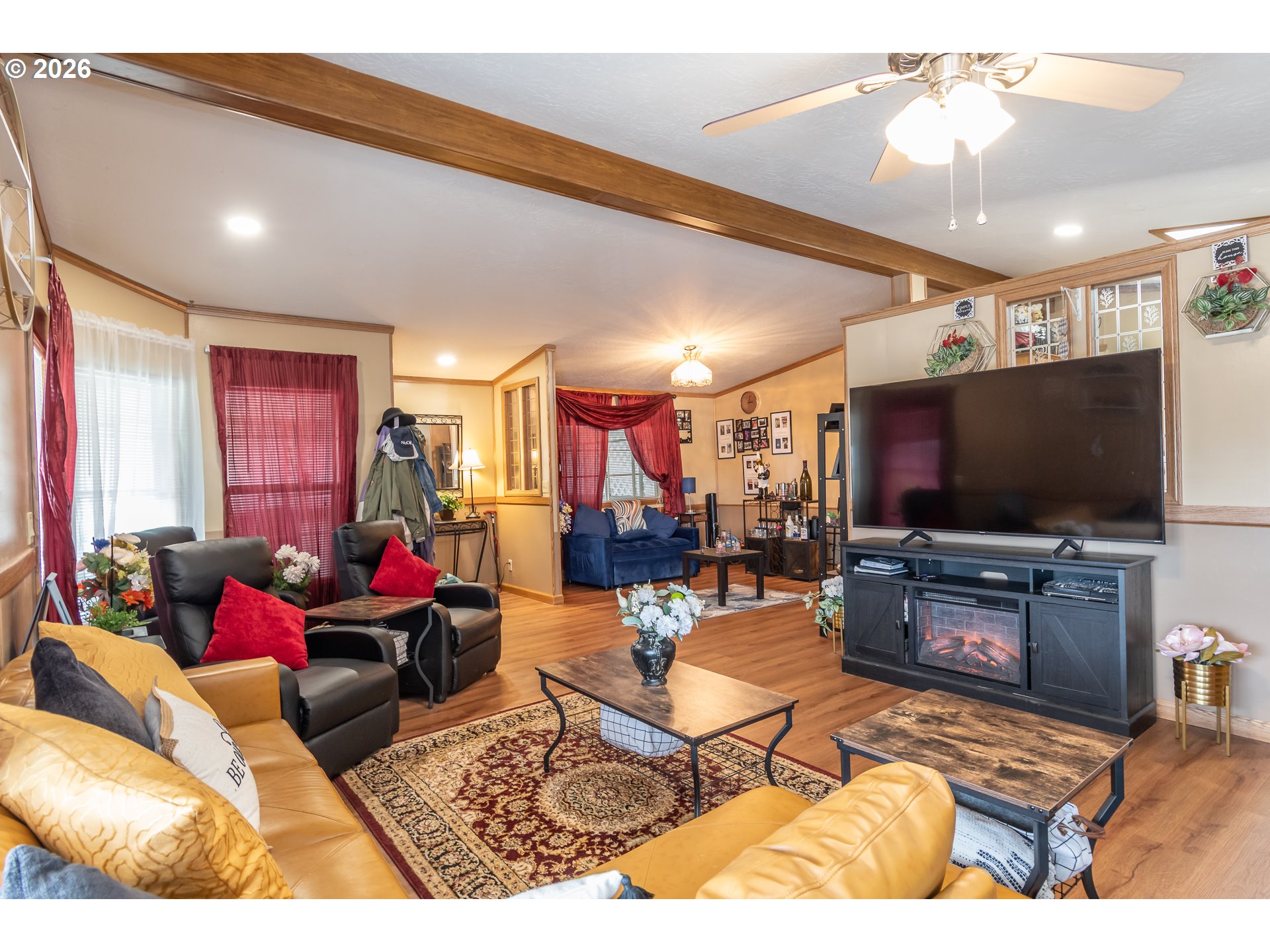 608 Shadow Ranch Lane Roseburg, OR 97470 - Photo 19 of 41 Living Room
