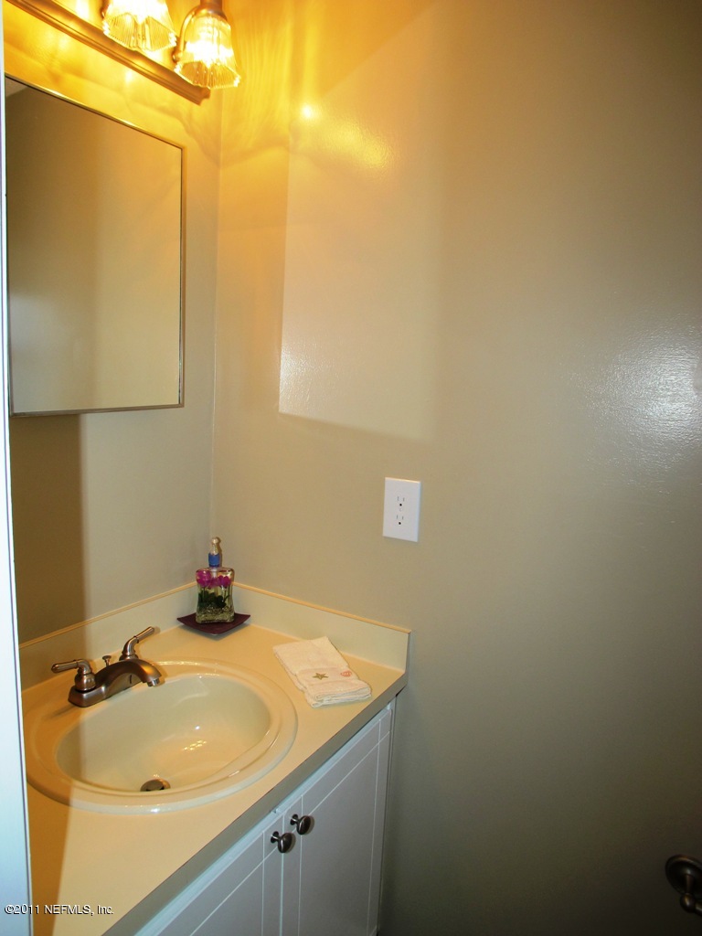 2423 Fernside Road Jacksonville, FL 32246 - Photo 14 of 32 Half Bath