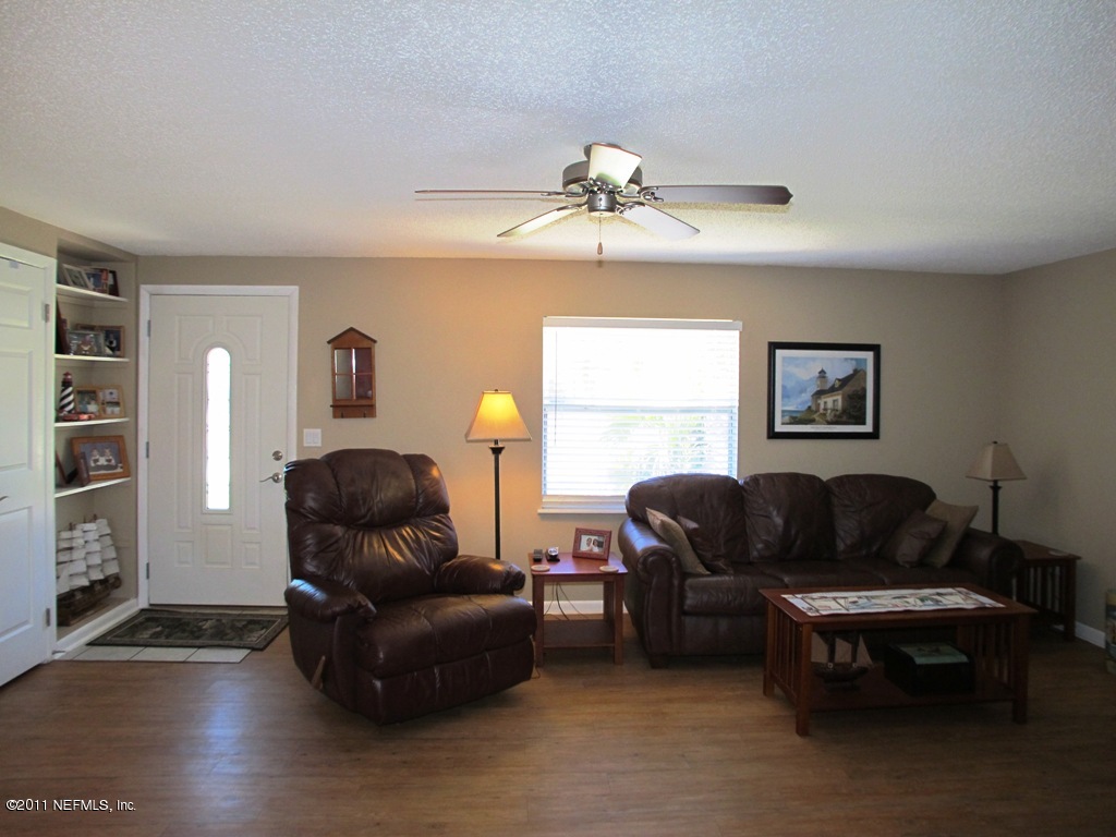 2423 Fernside Road Jacksonville, FL 32246 - Photo 3 of 32 Living Room #2