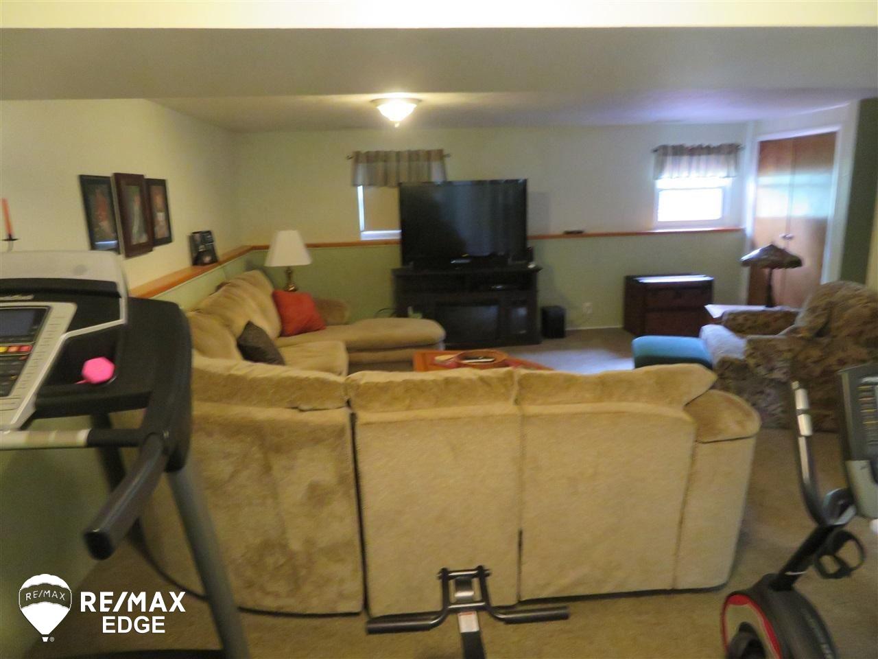 12523 East Bristol Road Davison, MI 48423 - Photo 13 of 57 21463795-12.JPG