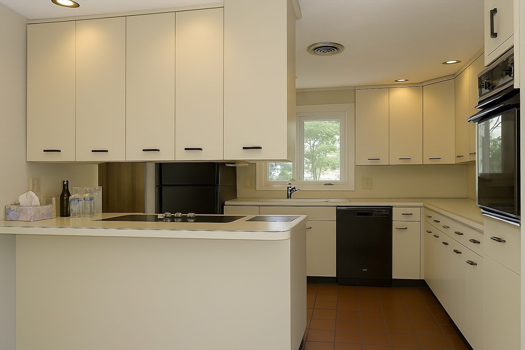 6 Herold Road Peabody, MA 01960 - Photo 6 of 24 Gallery Image 6