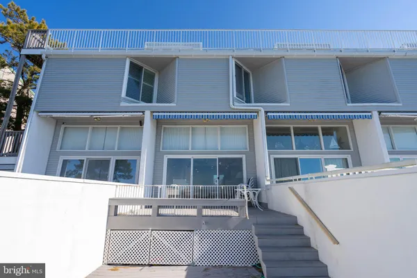a view of a terrace with sky view