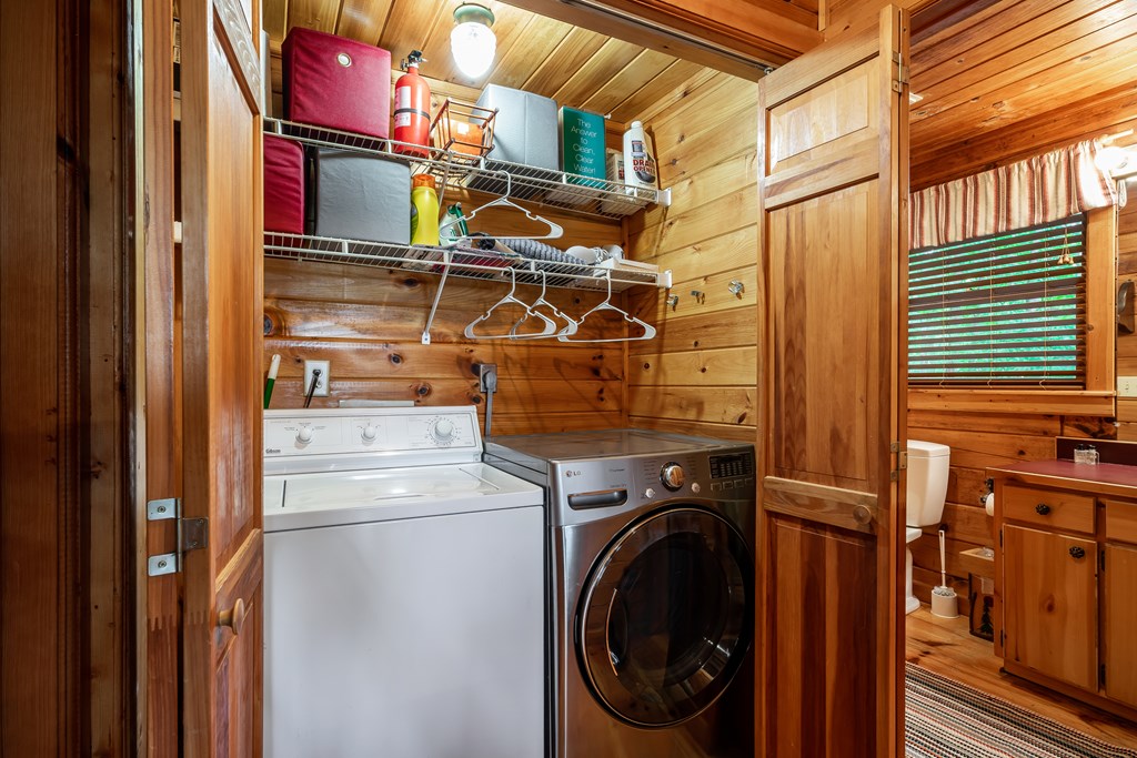 54 Ascherman Court Blue Ridge, GA 30513 - Photo 19 of 48 a utility room with dryer and washer