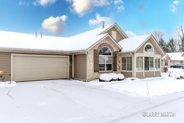 $379,900 | 5331 Mapleside Lane Southwest, Wyoming, MI 49418