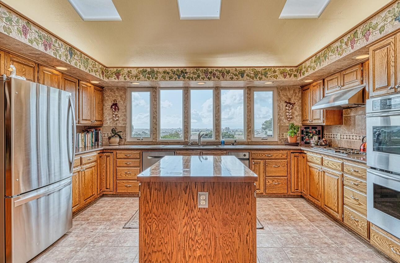 10759 Country Meadows Road Salinas, CA 93907 - Photo 17 of 65 Gallery Image 17