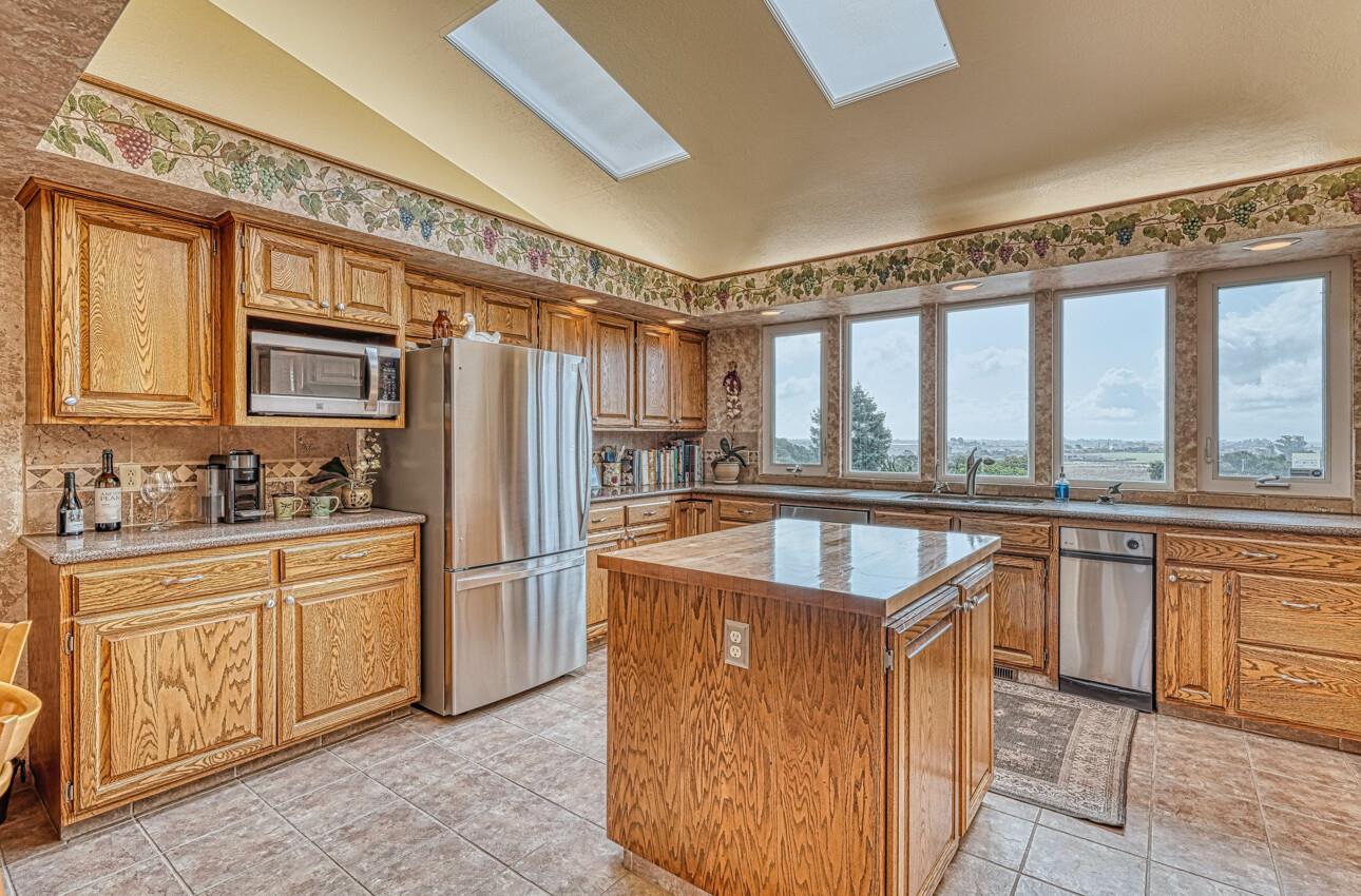 10759 Country Meadows Road Salinas, CA 93907 - Photo 19 of 65 Gallery Image 19