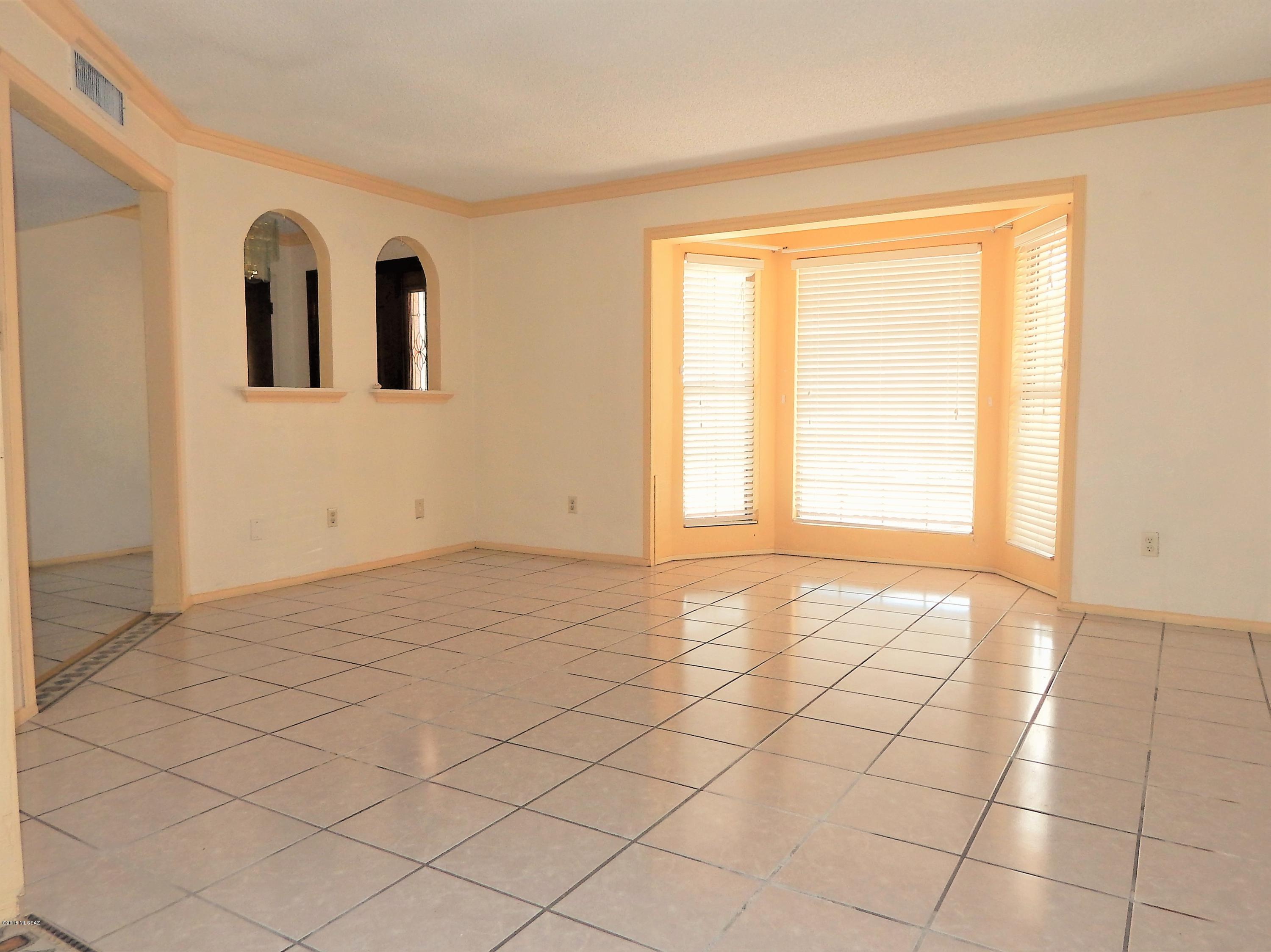 1252 Circulo Aguilar Rio Rico, AZ 85648 - Photo 4 of 24 Gallery Image 4