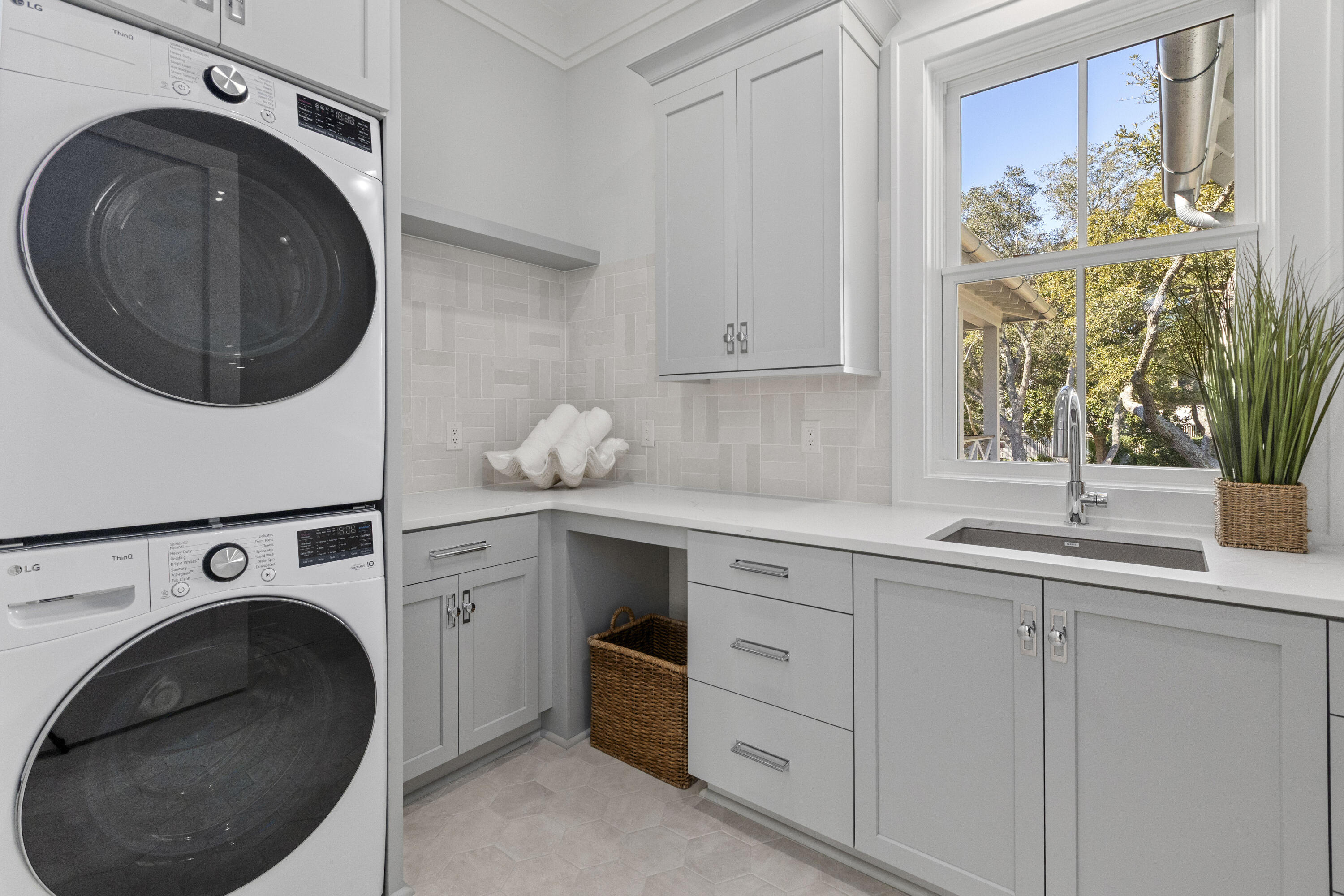 2923 Middle Street Sullivans Island, SC 29482 - Photo 24 of 65 Laundry Room