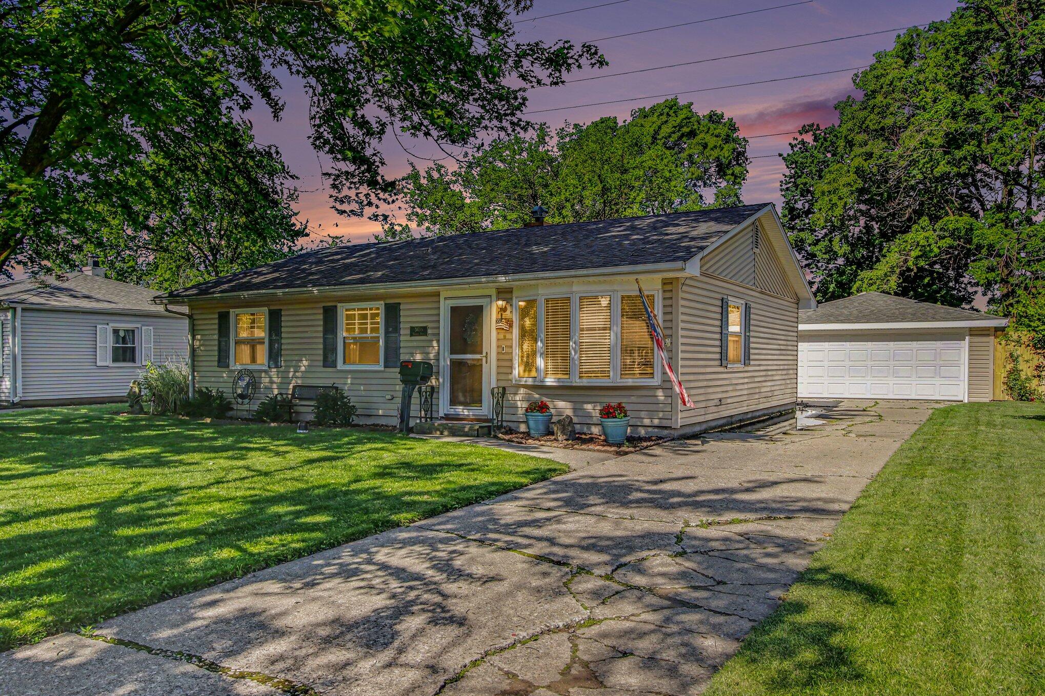 8016 Gordon Place Highland, IN 46322 - Photo 4 of 28 2038x1359