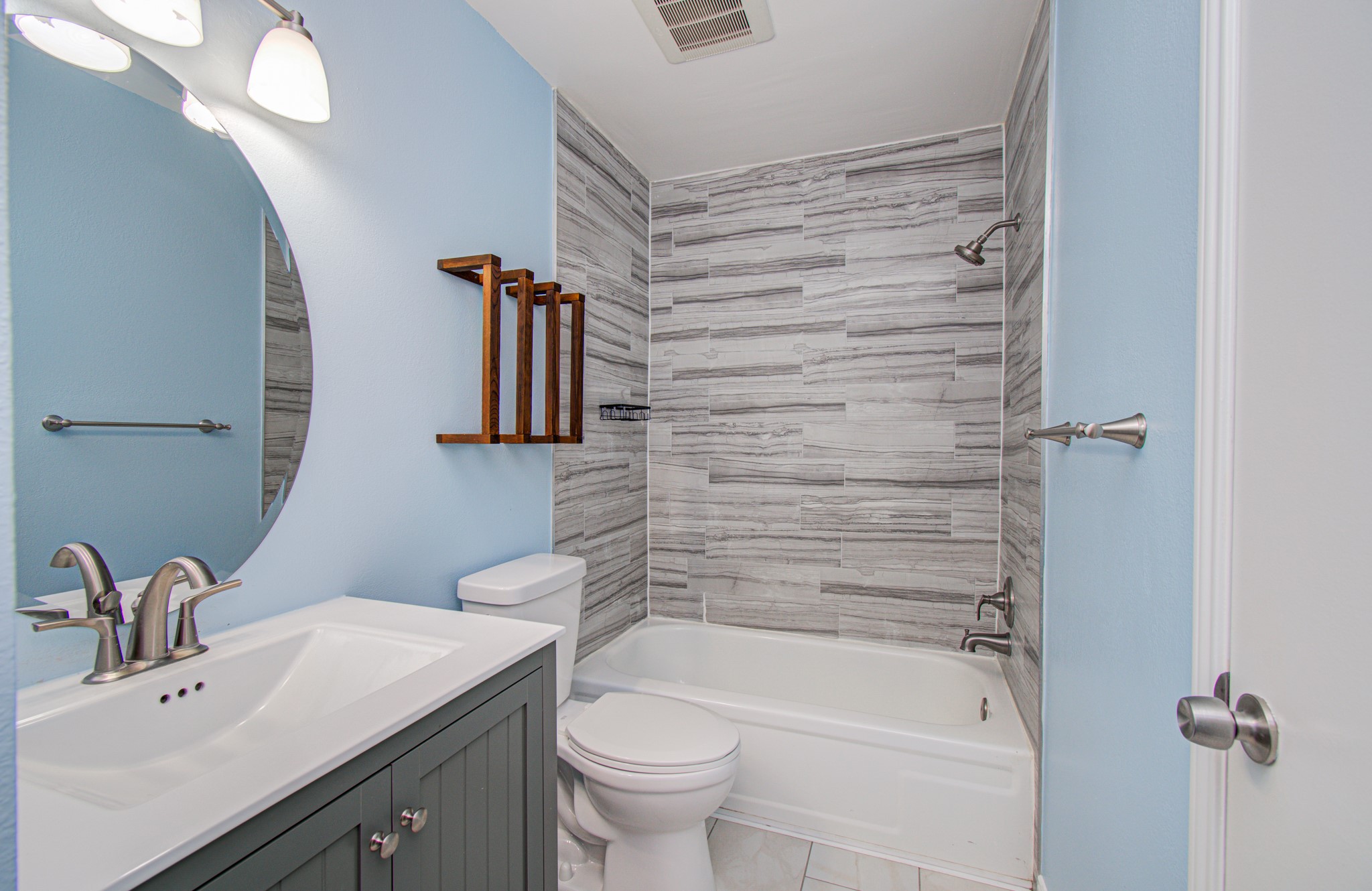 10546 Rippling Fields Drive Houston, TX 77064 - Photo 27 of 31 Secondary Bathroom has been competely updated