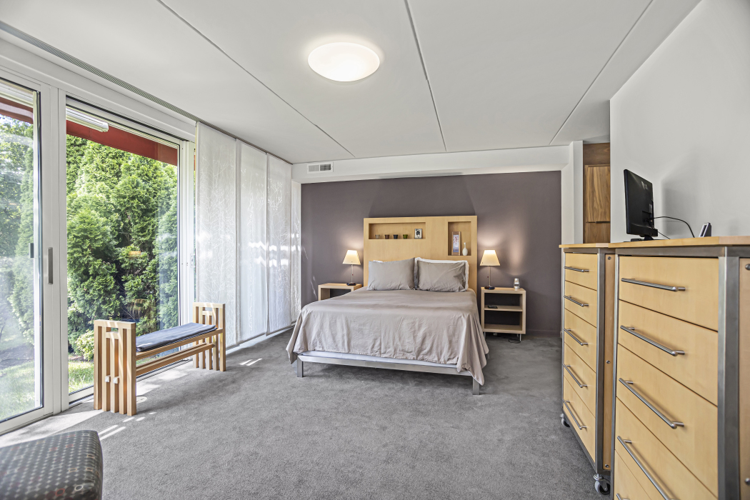 1739 Seton Road Northbrook, IL 60062 - Photo 18 of 31 a bedroom with a bed and a large window