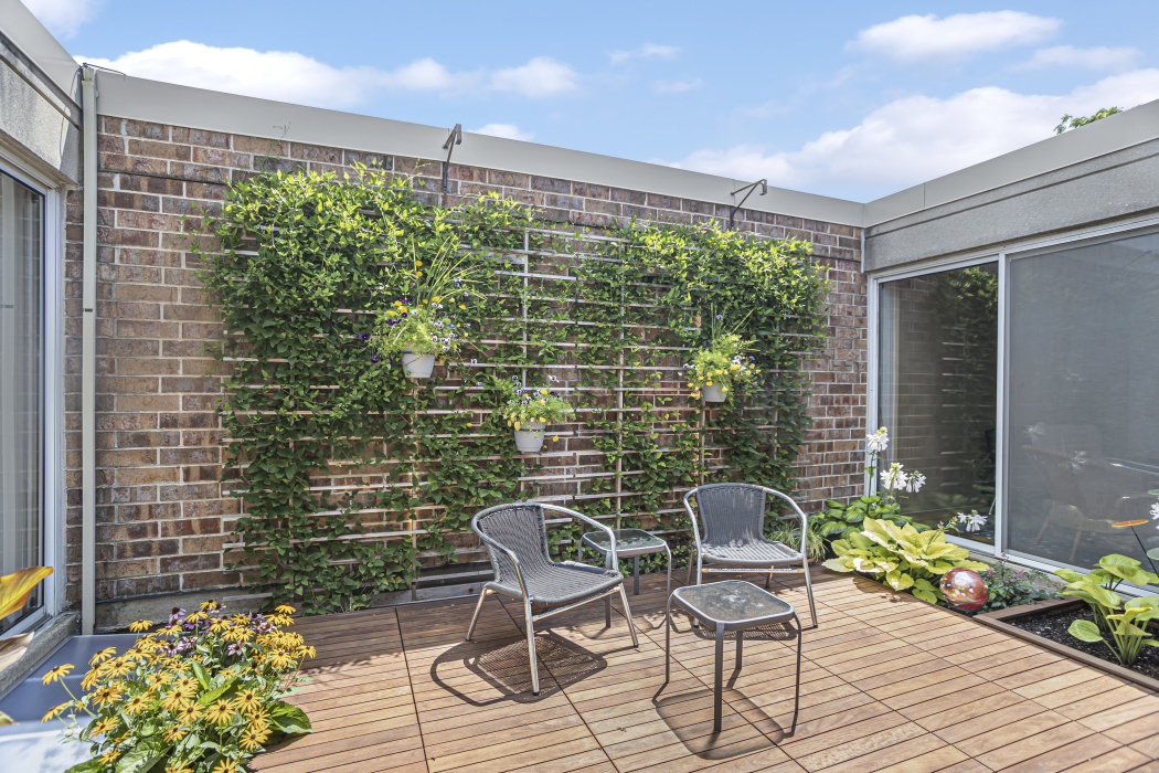 1739 Seton Road Northbrook, IL 60062 - Photo 23 of 31 a view of a chairs and table in the patio