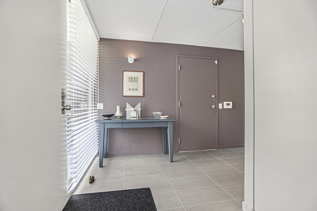 1739 Seton Road Northbrook, IL 60062 - Photo 3 of 31 a bathroom with a sink and a mirror