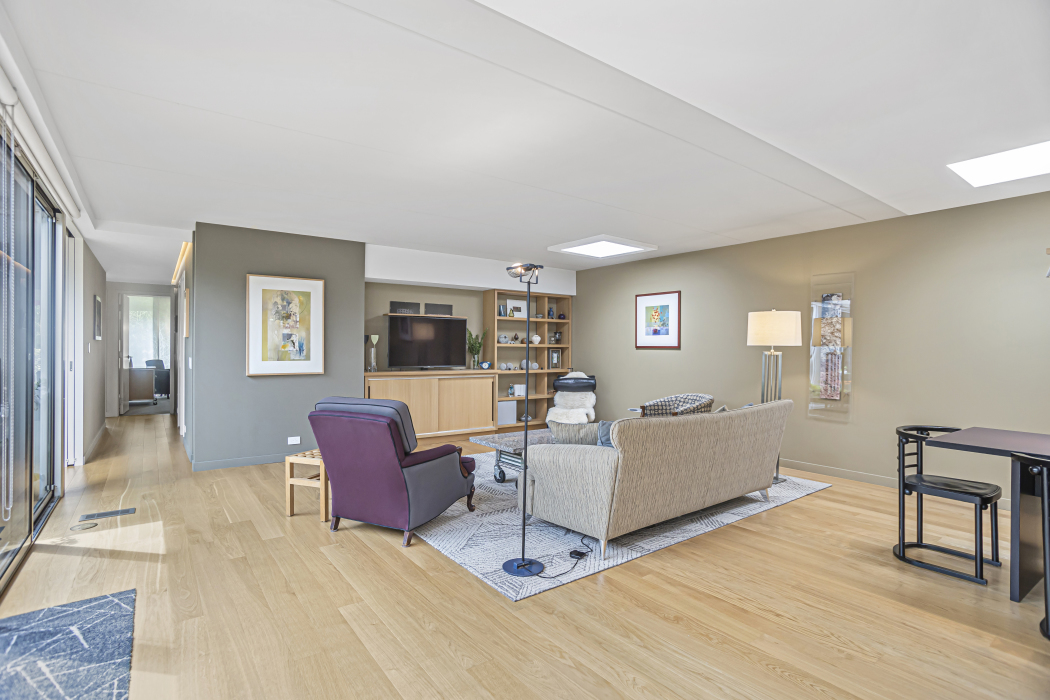 1739 Seton Road Northbrook, IL 60062 - Photo 7 of 31 a living room with furniture