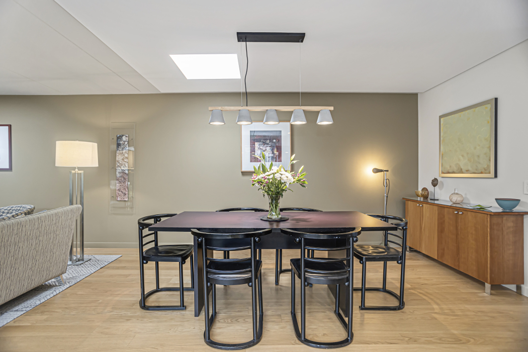 1739 Seton Road Northbrook, IL 60062 - Photo 9 of 31 a view of a dining room with furniture