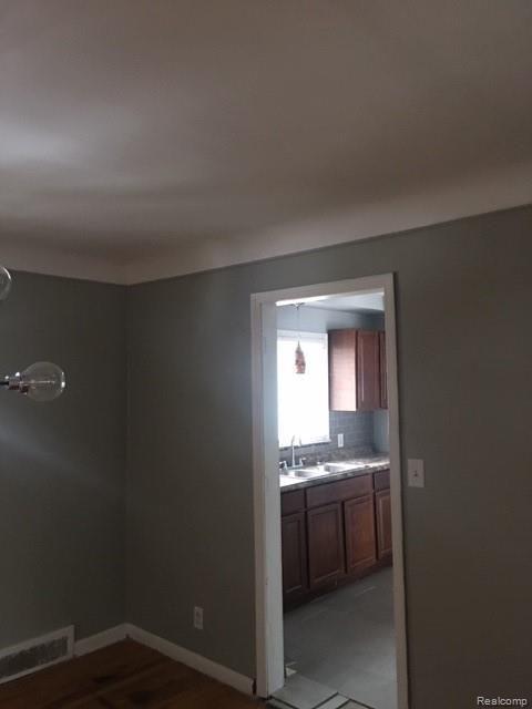 17230 Edinborough Road Detroit, MI 48219 - Photo 11 of 42 kit din.JPG