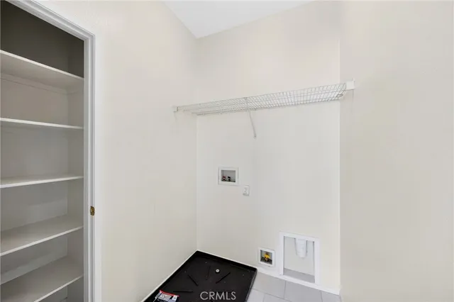 a view of utility room