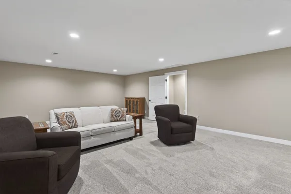 $469,900 | 6210 College Avenue, Davenport, IA 52807