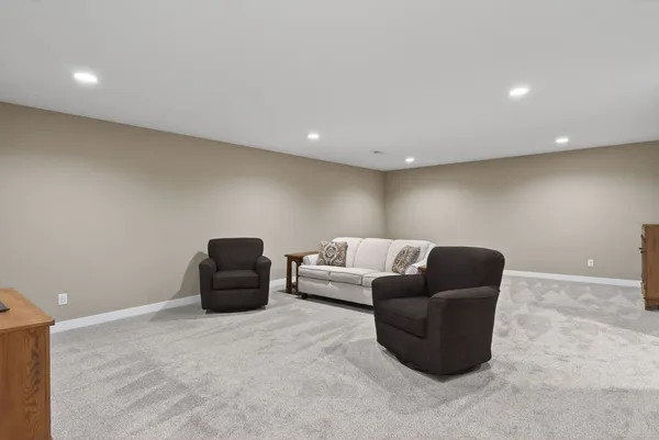 $469,900 | 6210 College Avenue, Davenport, IA 52807