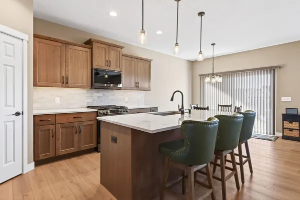 $469,900 | 6210 College Avenue, Davenport, IA 52807
