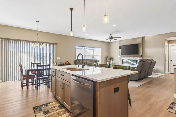 $469,900 | 6210 College Avenue, Davenport, IA 52807