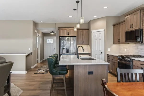$469,900 | 6210 College Avenue, Davenport, IA 52807