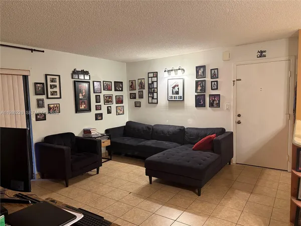 $135,000 | Tamarac Gardens Condominiums, Tamarac, FL 33321