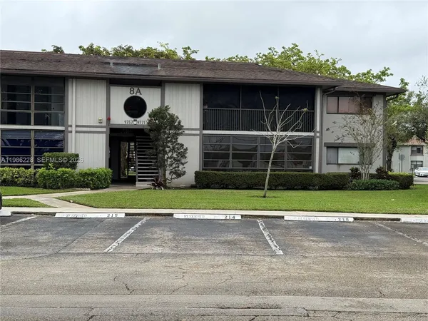 $135,000 | Tamarac Gardens Condominiums, Tamarac, FL 33321