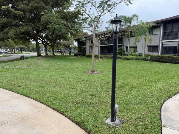 $135,000 | Tamarac Gardens Condominiums, Tamarac, FL 33321