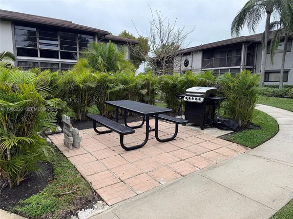$135,000 | Tamarac Gardens Condominiums, Tamarac, FL 33321