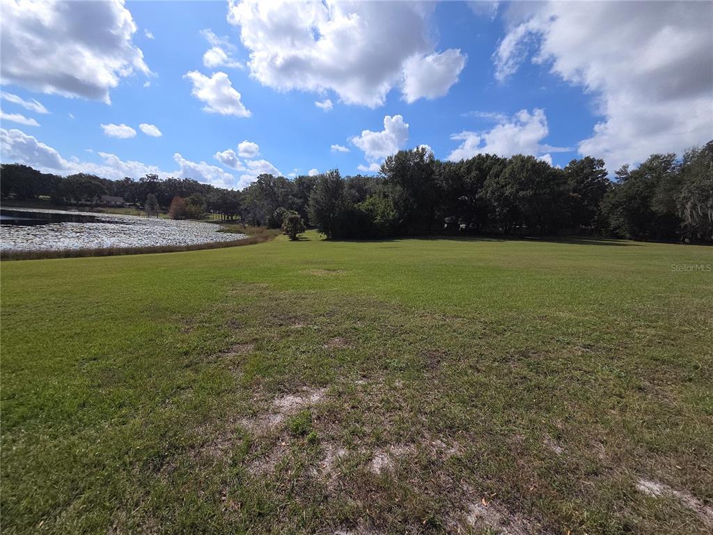 140 East Lemon Street Lady Lake, FL 32159 - Photo 4 of 18 a view of an ocean and beach