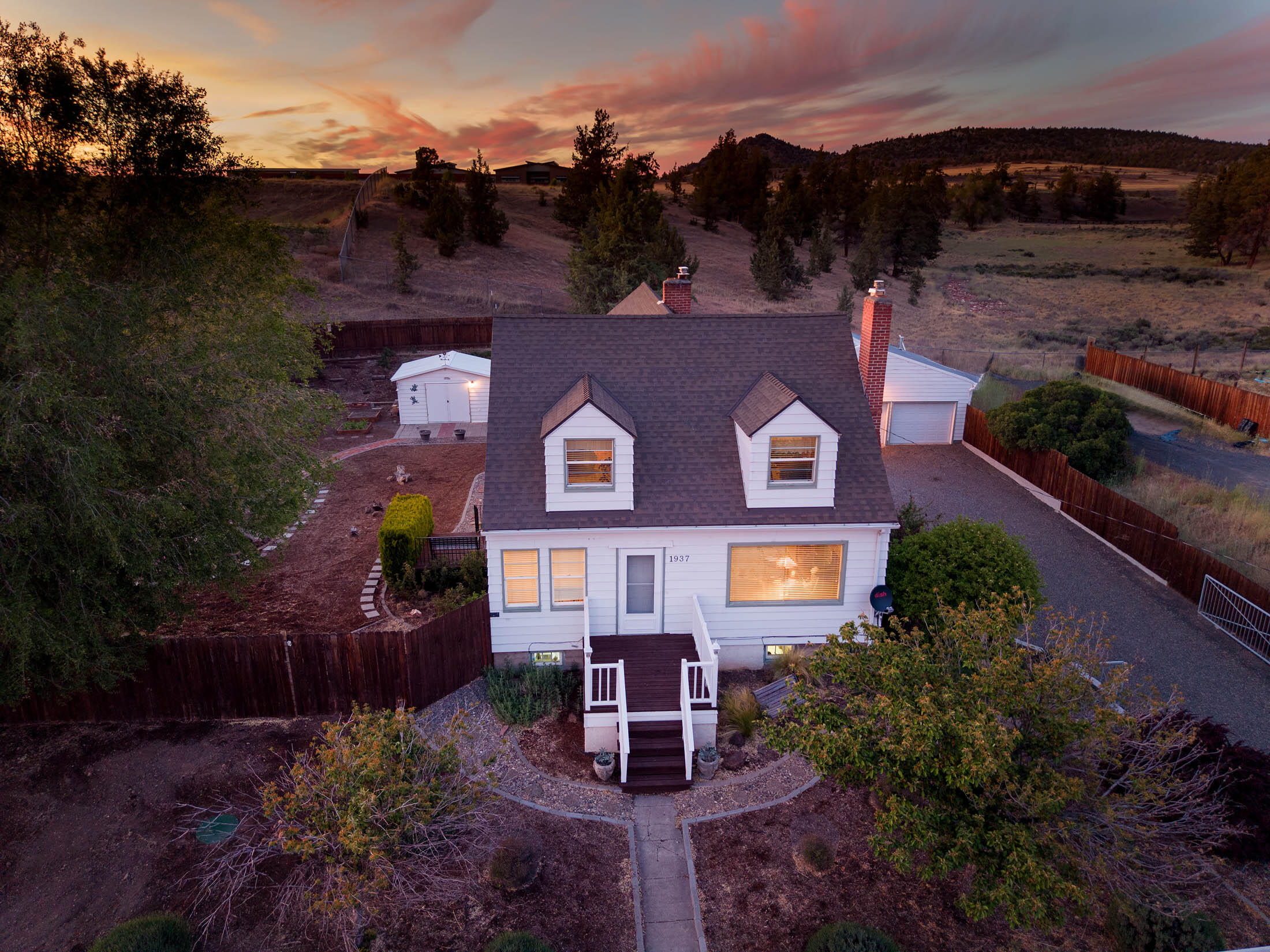 1937 Northeast Laughlin Road Prineville, OR 97754 - Photo 4 of 42 4 Bedrooms, 2 Bathrooms