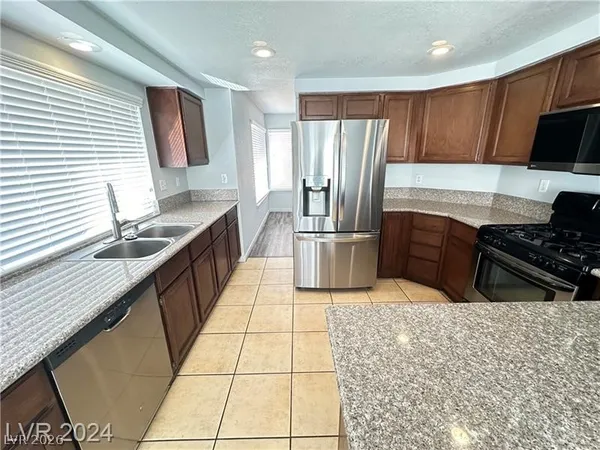 $2,350 | 9253 Magic Flower Avenue, Las Vegas, NV 89134