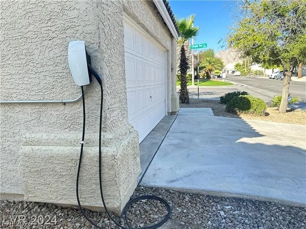 $2,350 | 9253 Magic Flower Avenue, Las Vegas, NV 89134