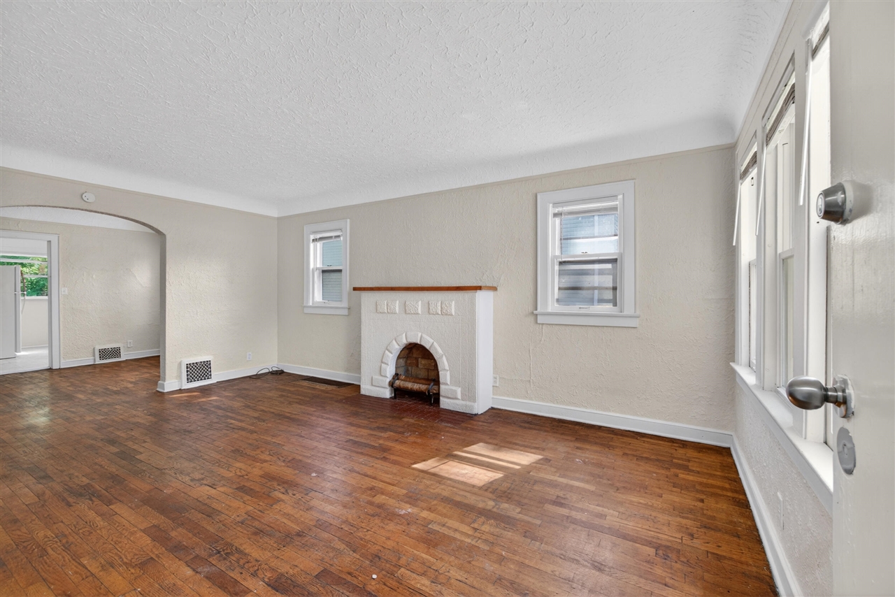 242 West High Street Jackson, MI 49203 - Photo 9 of 41