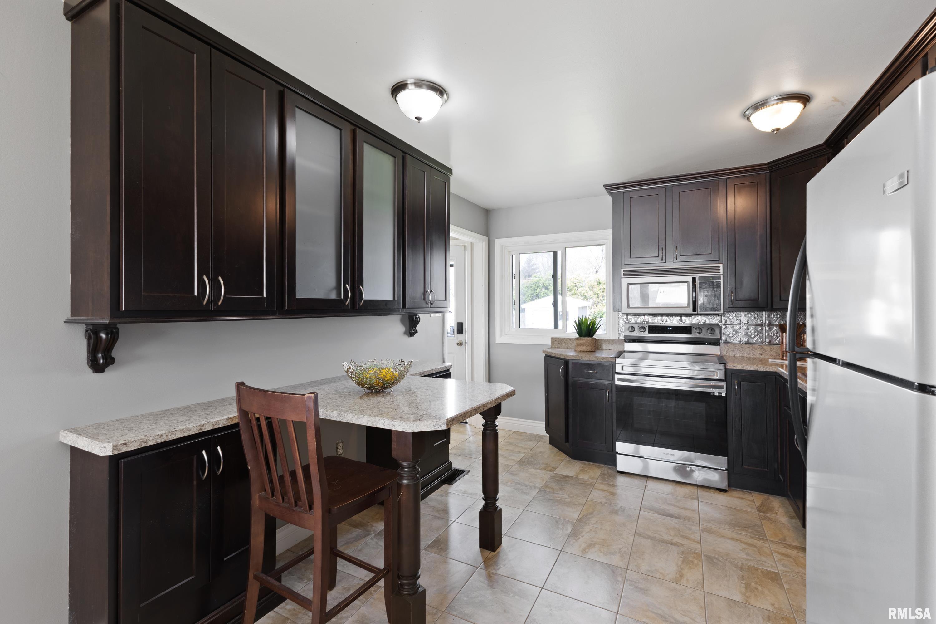 2023 Maple Street Quincy, IL 62301 - Photo 5 of 17