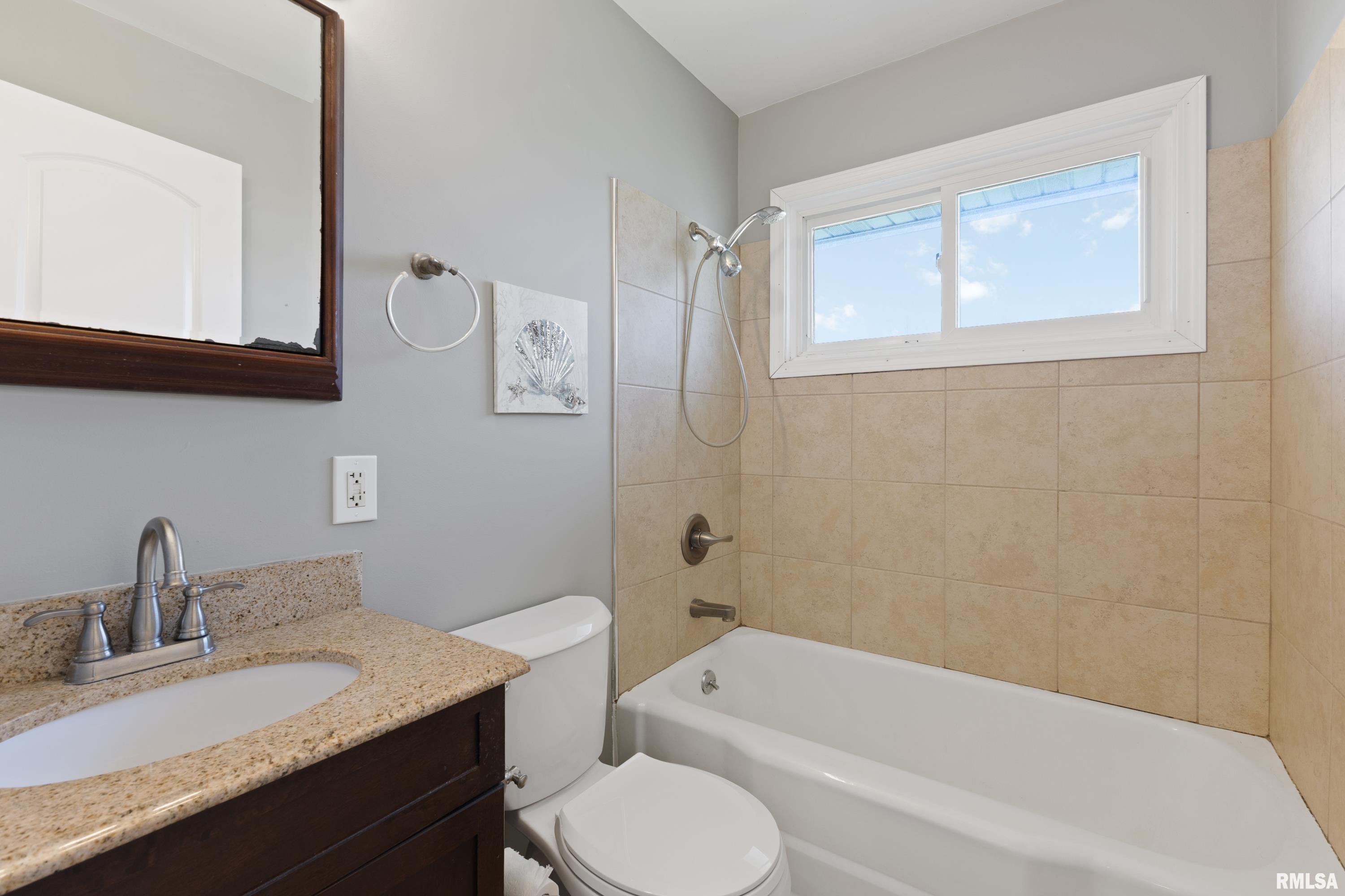 2023 Maple Street Quincy, IL 62301 - Photo 10 of 17