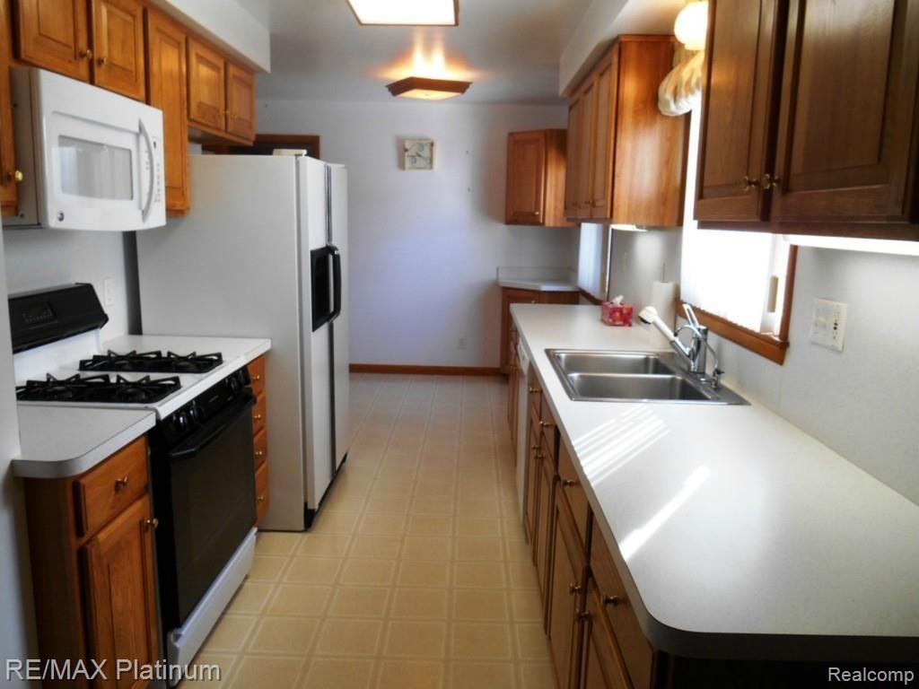 1840 Gray Road Howell, MI 48843 - Photo 12 of 35 Galley Kitchen