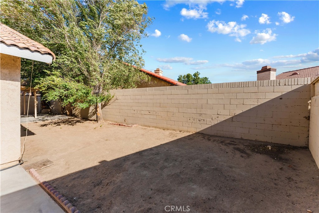 3542 East Ave R 10 Palmdale, CA 93550 - Photo 28 of 35 a view of a terrace