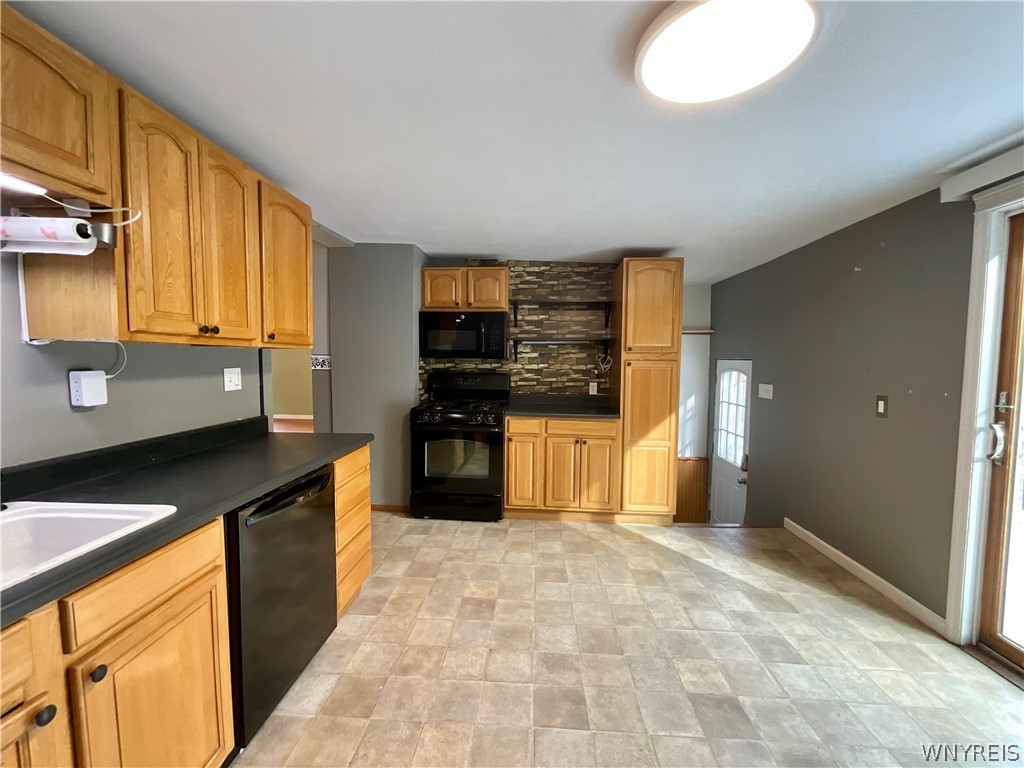 5427 Berg Road Buffalo, NY 14218 - Photo 9 of 18 Gallery Image 9