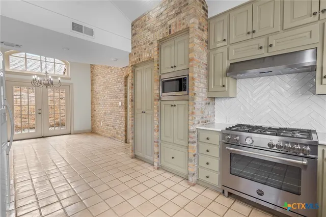 a view of an empty room with window