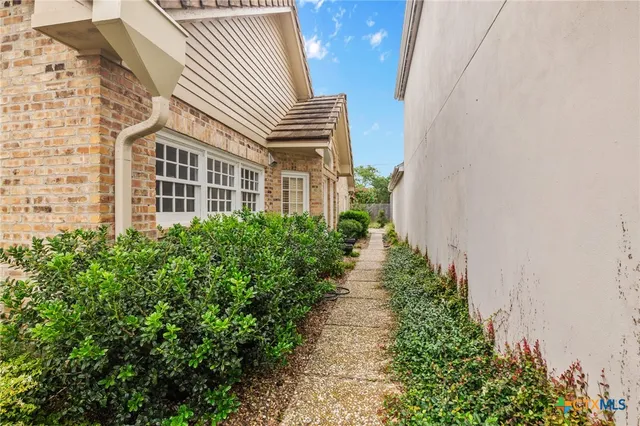 $499,900 | 6009 Country Club Drive, Victoria, TX 77904