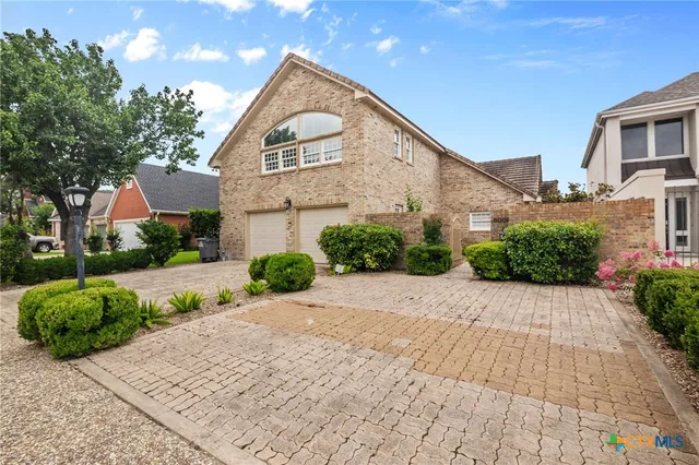 $499,900 | 6009 Country Club Drive, Victoria, TX 77904